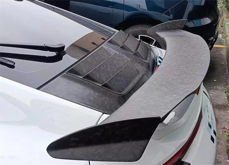 High Quality Top Style Dry Carbon Fiber Body Kit Spoiler Rear Wing Tail Wing for  911-992